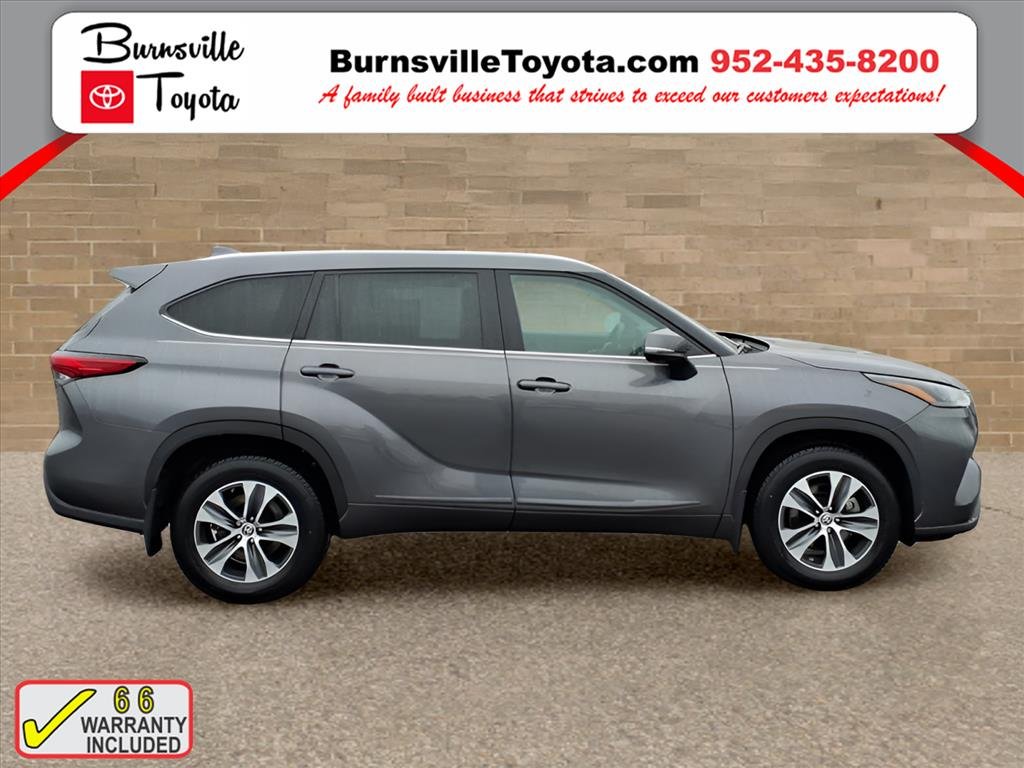 Used 2022 Toyota Highlander XLE with VIN 5TDGZRBH8NS222172 for sale in Burnsville, Minnesota