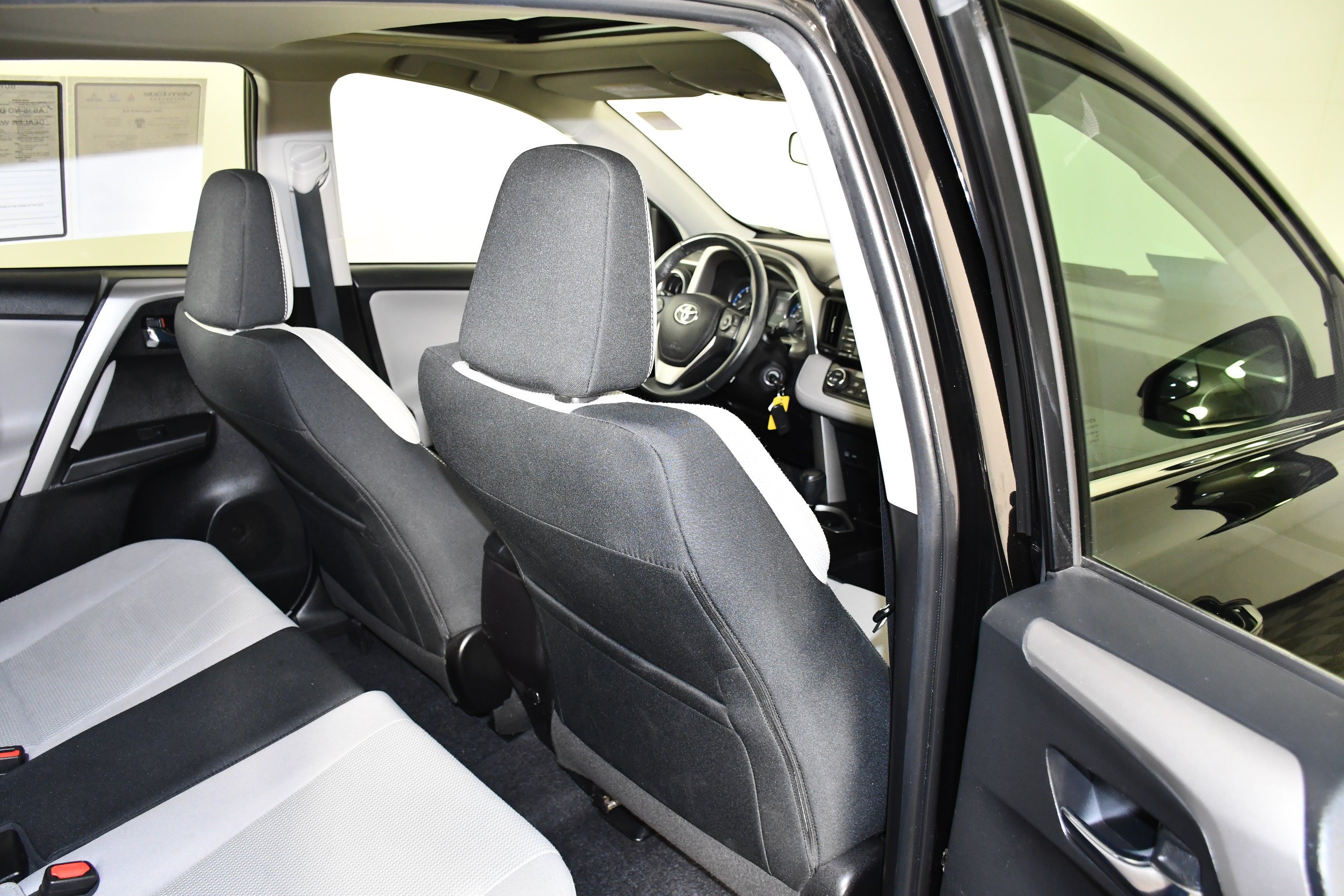 Used 2016 Black Toyota XLE image 43