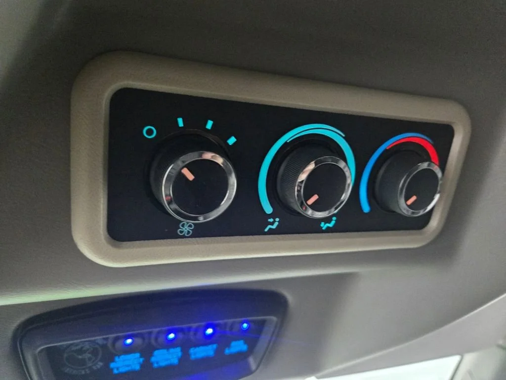 2023 GMC Savana Cargo Work Van - Photo 33