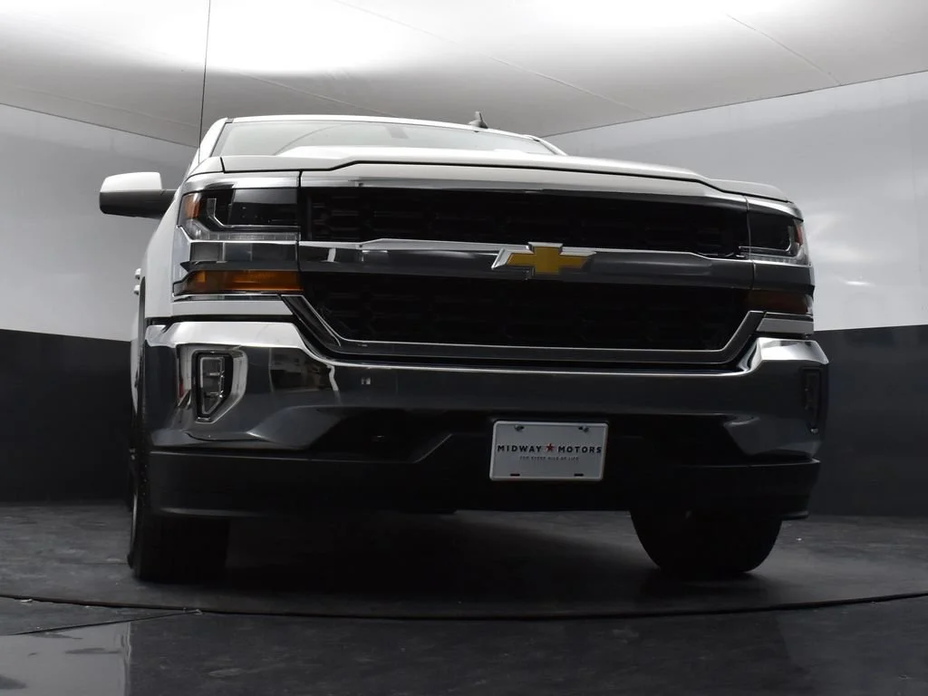 Used 2019 Summit White Chevrolet LT image 29