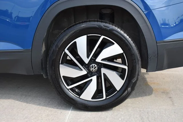 Used 2026 Blue Volkswagen 2.0T SE w/Technology image 8