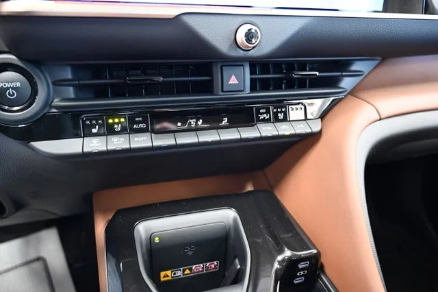 2026 Toyota Crown Signia Limited - Photo 17