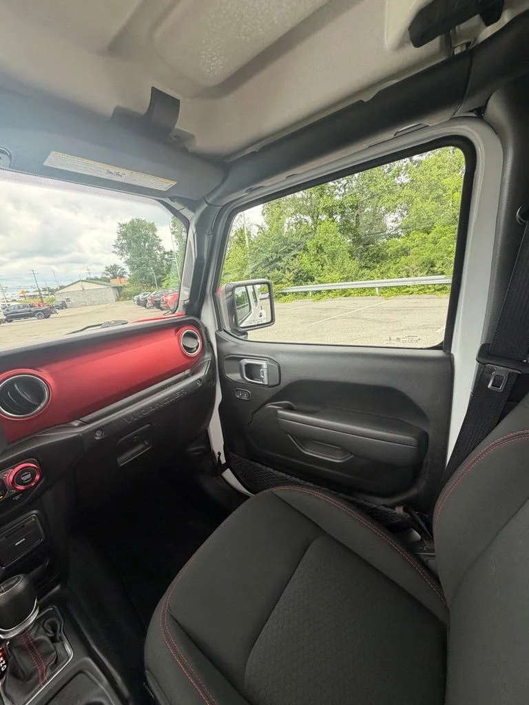 Certified Used 2022 White Jeep Unlimited Rubicon image 13
