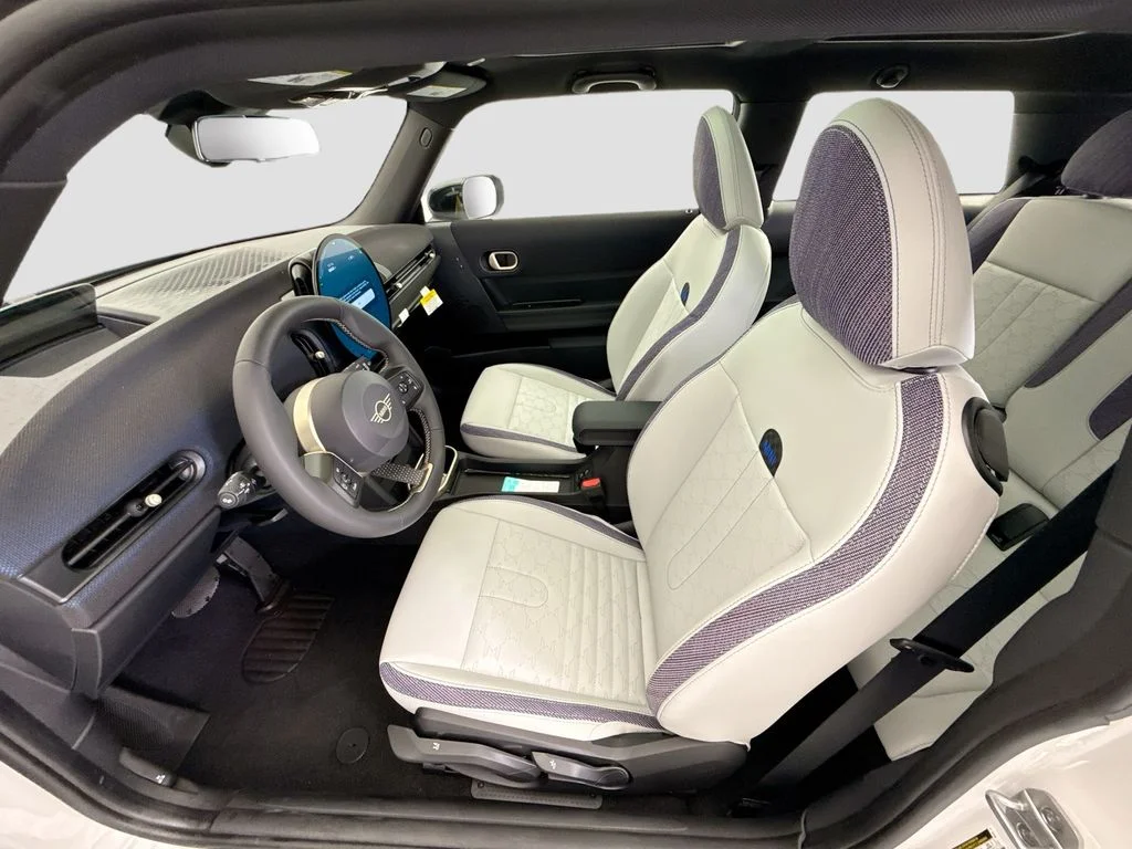 New 2026 Nanuq White Metallic MINI Signature Plus image 18