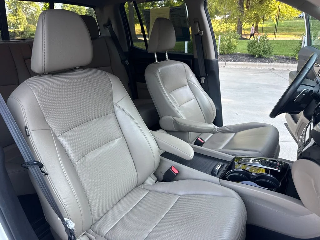Certified Used 2020 Platinum White Pearl Honda RTL-E image 32