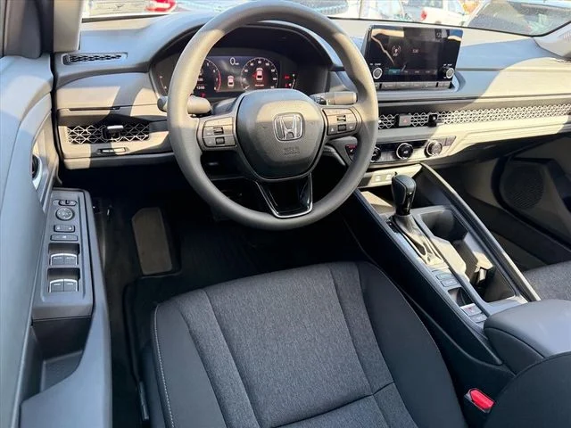 New 2025 White Honda SE image 5