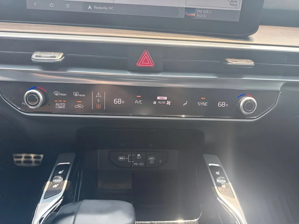 Used 2025  Kia X-Line SX image 24