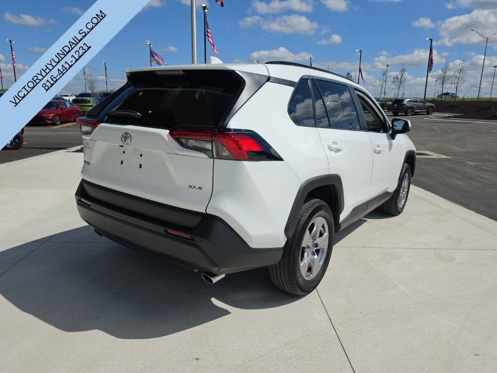 Used 2025 White Toyota XLE image 5
