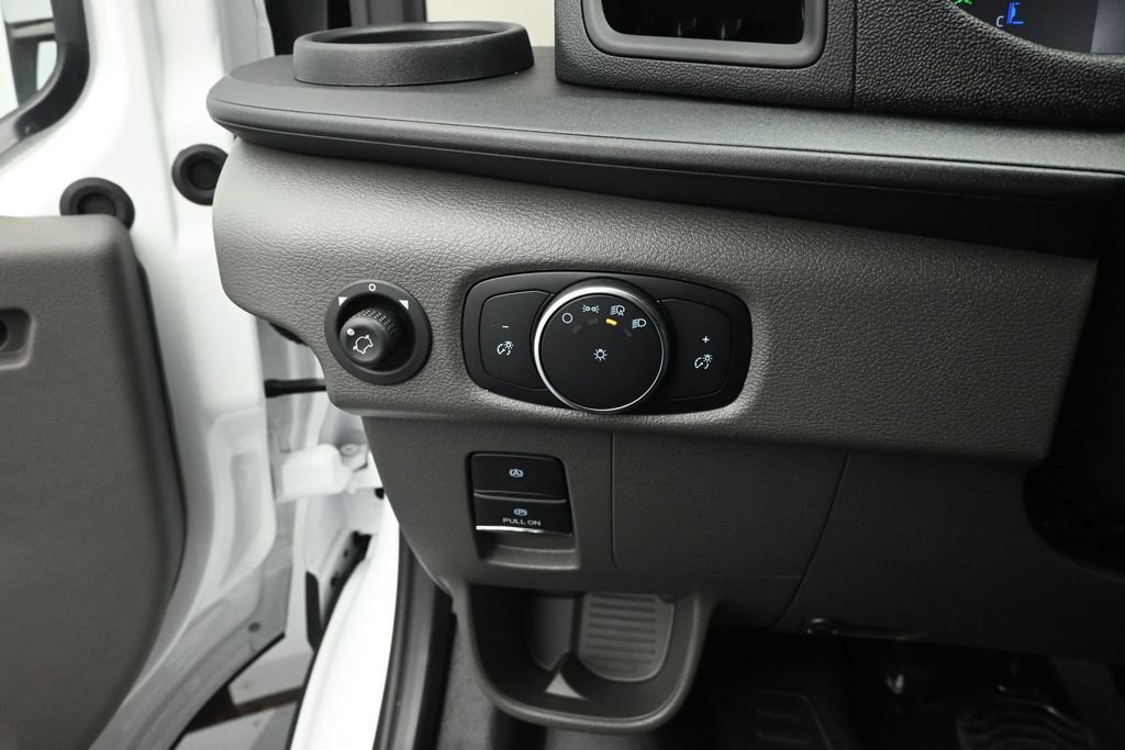 New 2026 Oxford White Ford Base image 11