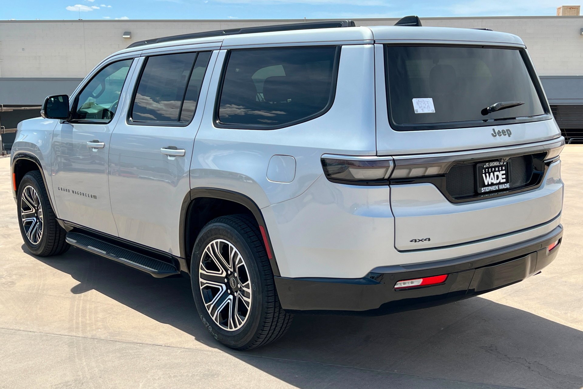New 2026 Silver-Zynith Exterior Paint Jeep  image 3