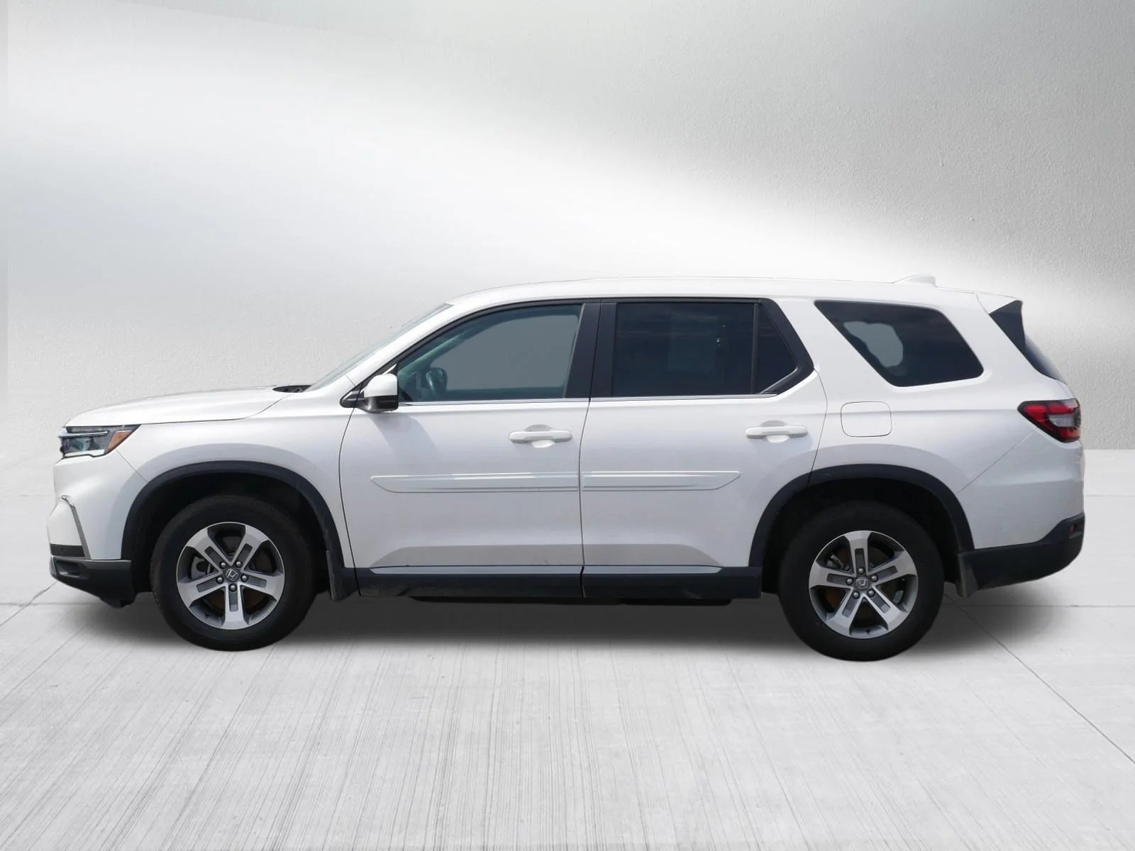Used 2023 Platinum White Pearl Honda EX-L 8 Passenger image 4