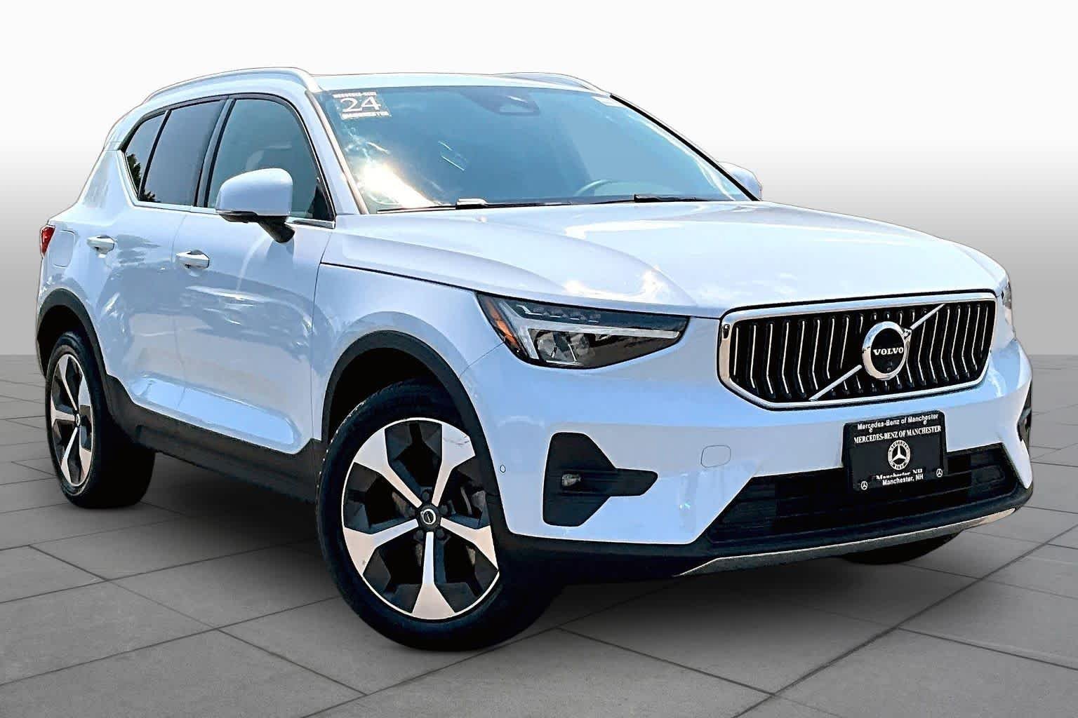 Used 2024 Cloud Blue Volvo Plus Bright Theme image 3