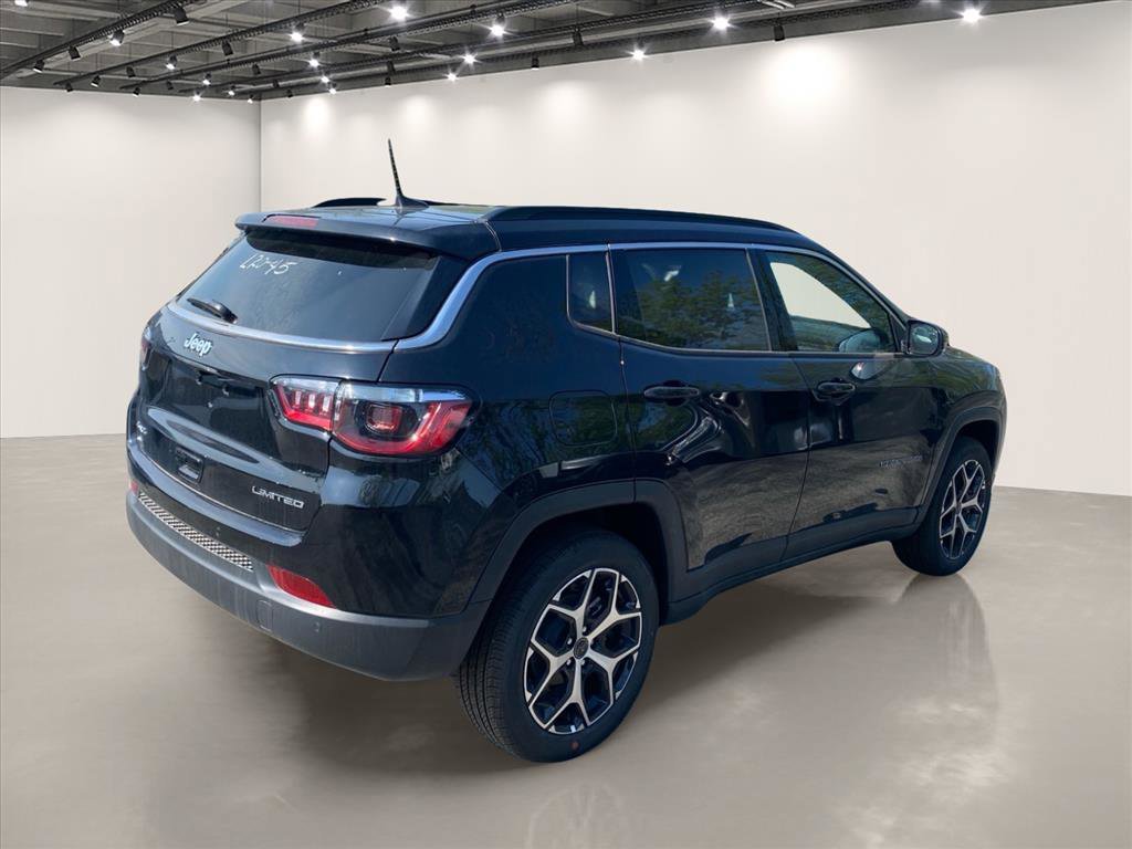 New 2026 Diamond Black Crystal Pearl-Coat Exterior Paint Jeep Limited image 4