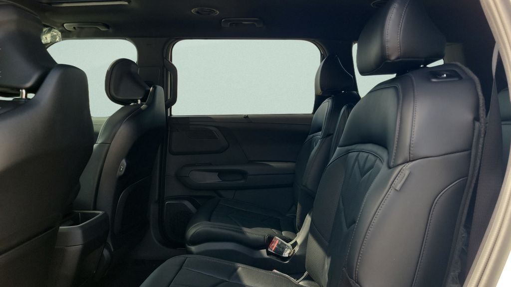 New 2027 Glacial White Pearl Kia X-Line EX image 10