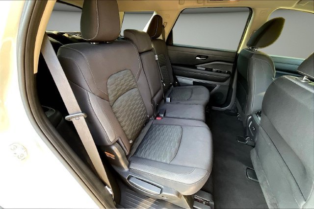 Used 2022 Silver Nissan SV image 27