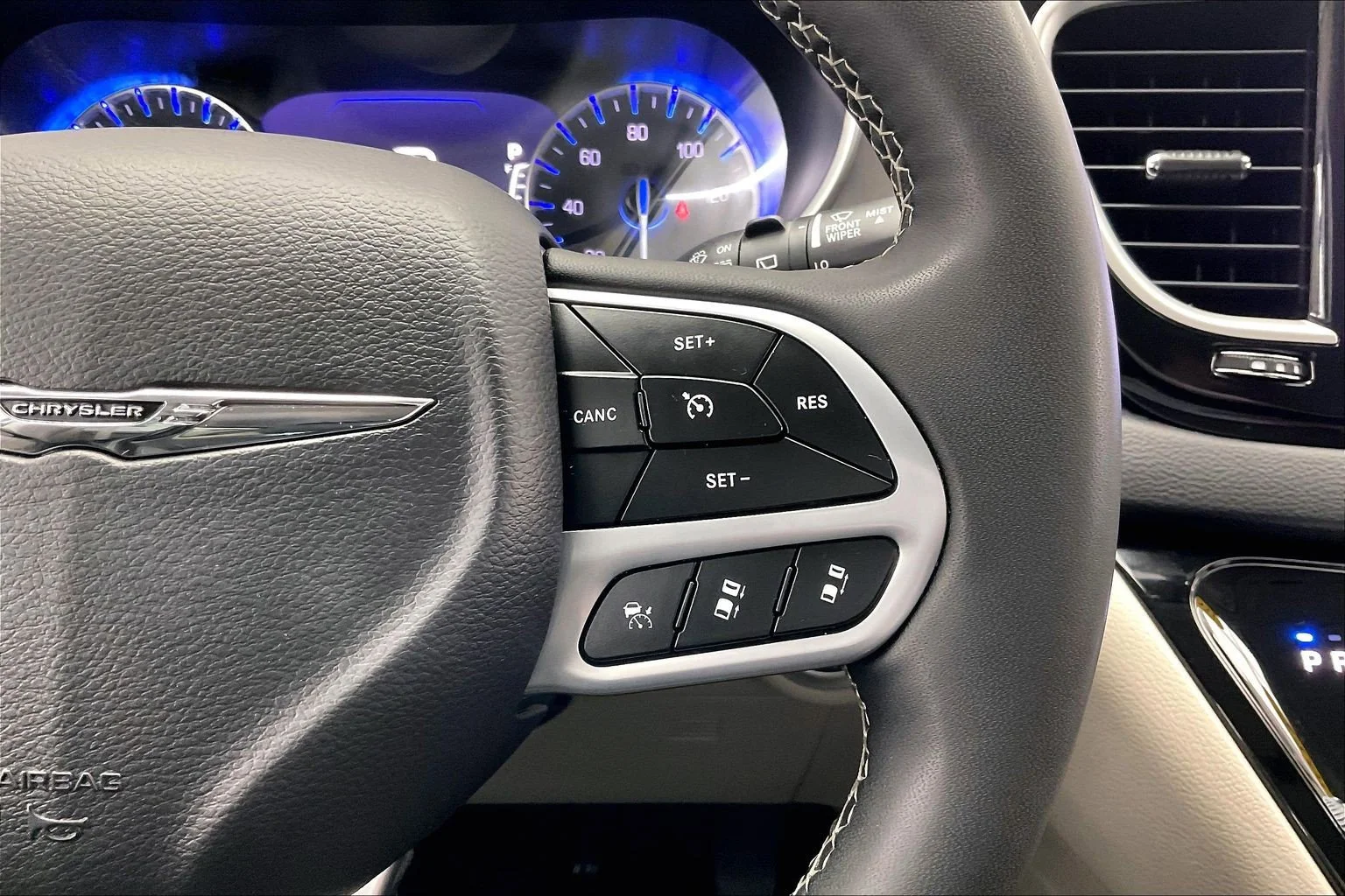 Used 2023 Silver Mist Clearcoat Chrysler Touring L image 21