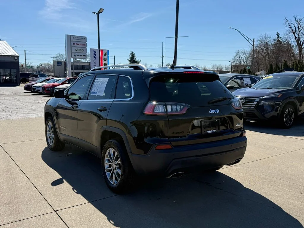 Used 2021 Black Jeep Latitude Lux image 5