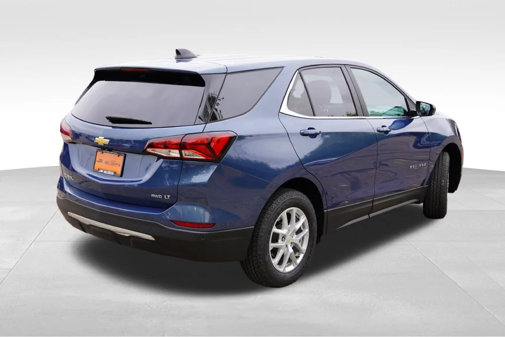 Used 2024 Lakeshore Blue Metallic Chevrolet LT image 5