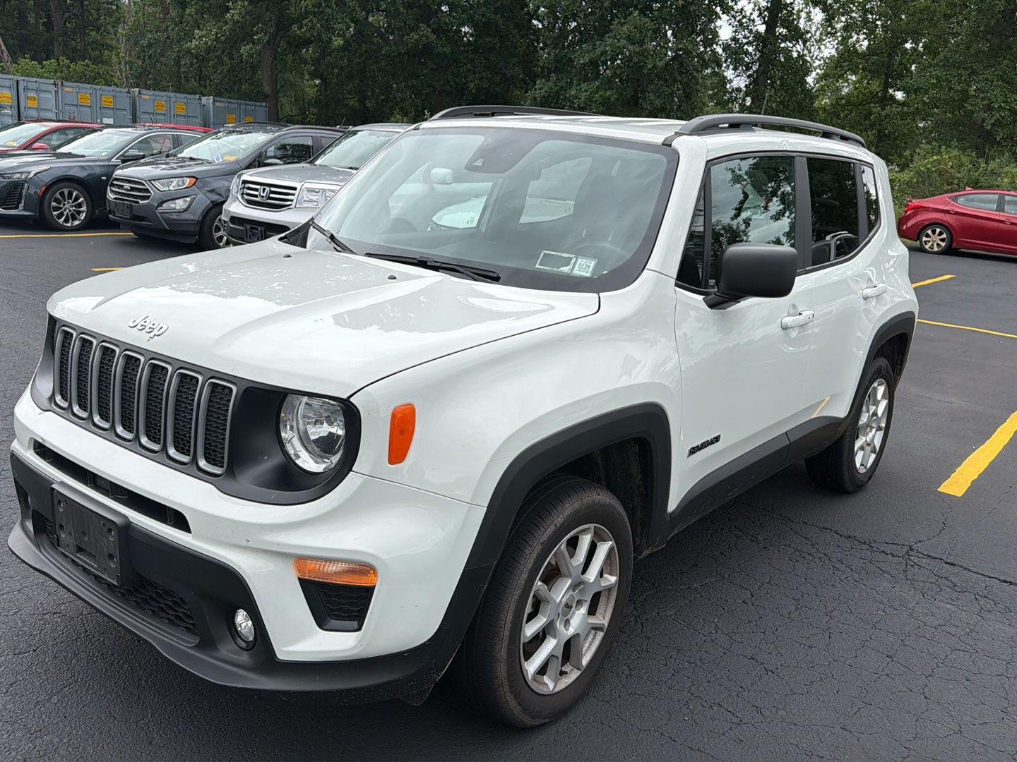 Used 2022 Alpine White Clearcoat Jeep Latitude image 3