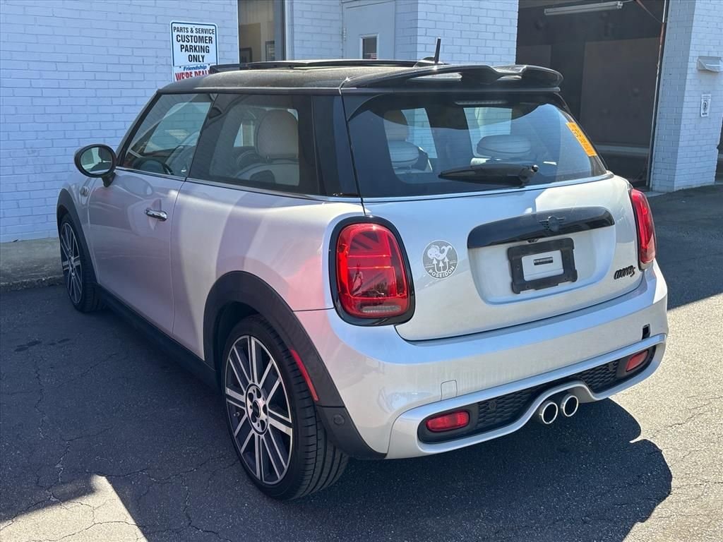 Used 2020 White MINI Classic image 12