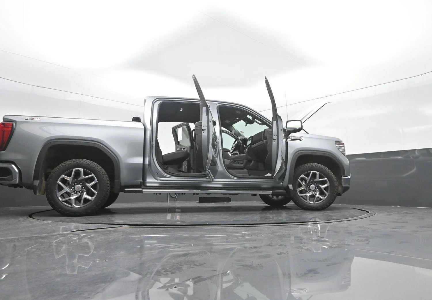 Used 2023 SILVER                    GMC  image 58
