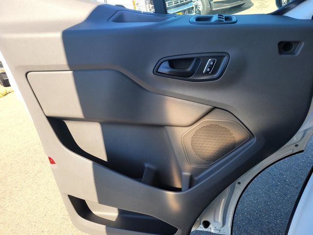 New 2025 Oxford White Ford Cutaway image 7