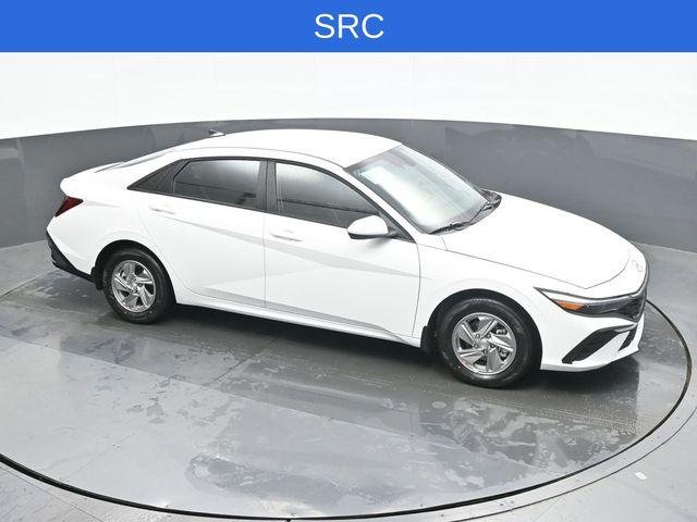 New 2026 White Hyundai SE image 15