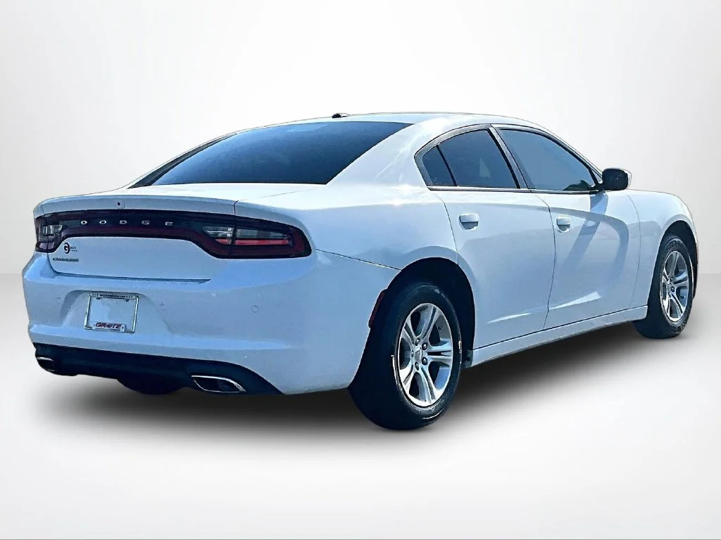 Used 2022 White Dodge SXT image 2