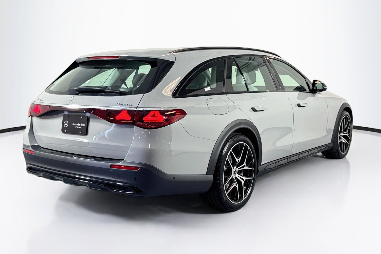 New 2026 MANUFAKTUR Alpine Grey Mercedes-Benz E 450 image 5