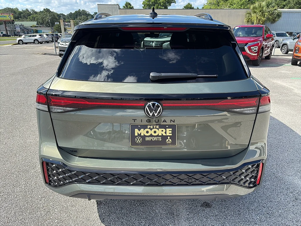 New 2026 Avocado Green w/ Deep Black Roof Volkswagen SE R-Line Black FWD image 7