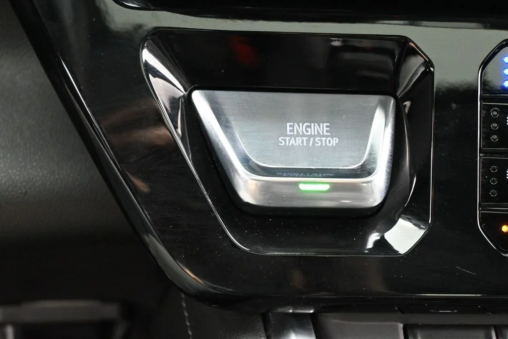 Used 2023 Sterling Metallic GMC Denali image 32