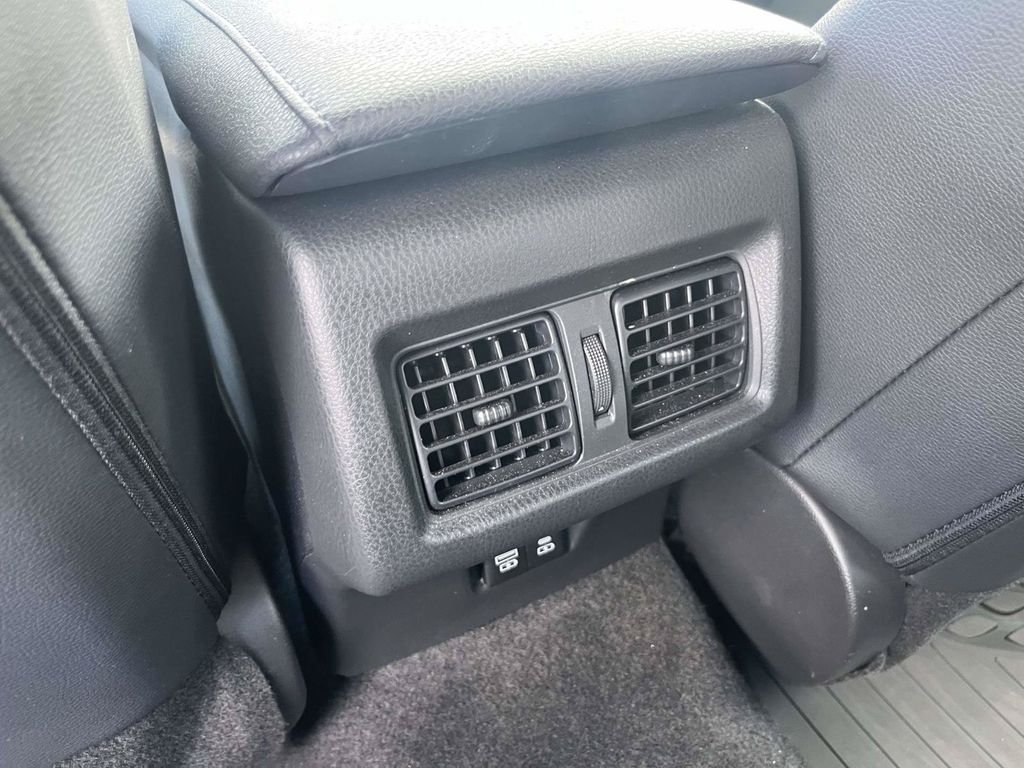2025 Toyota Camry XSE - Photo 15