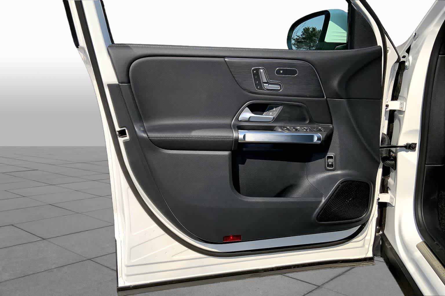 New 2026 Polar White Mercedes-Benz GLB 250 image 14