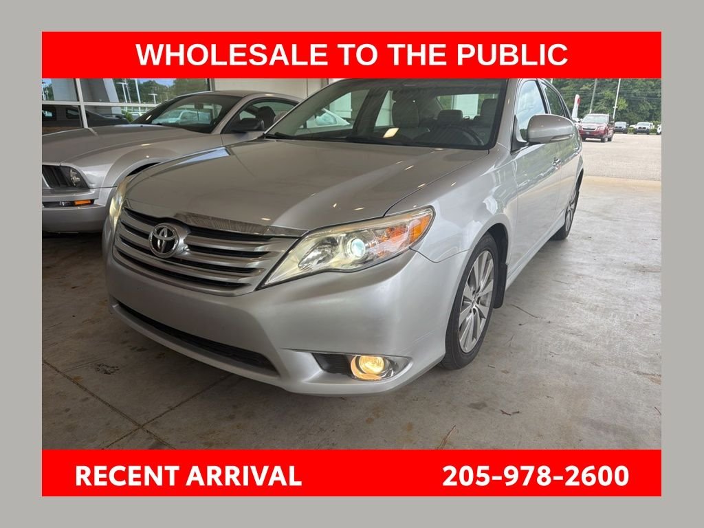 2011 Toyota Avalon Limited's photo