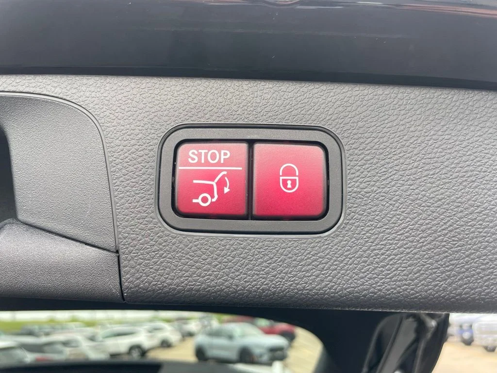 Used 2022 Black Mercedes-Benz GLC 300 image 37