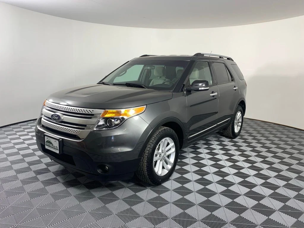Used 2015 Gray Ford XLT image 1