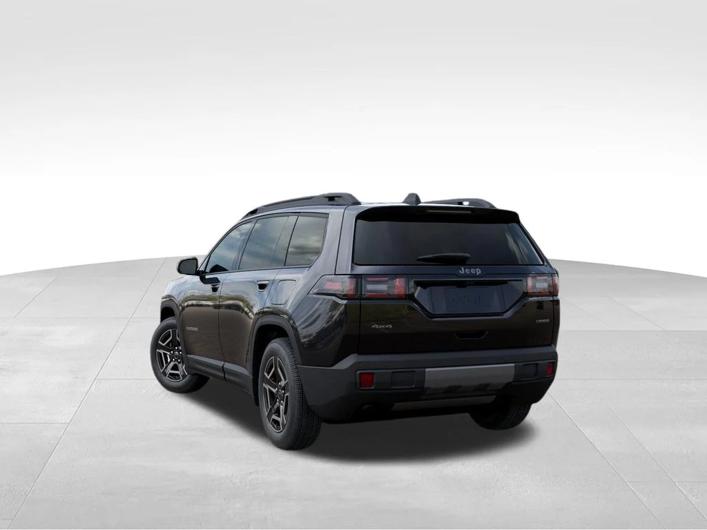 New 2026 Diamond Black Crystal Pearl-Coat Exterior Paint Jeep Laredo image 3