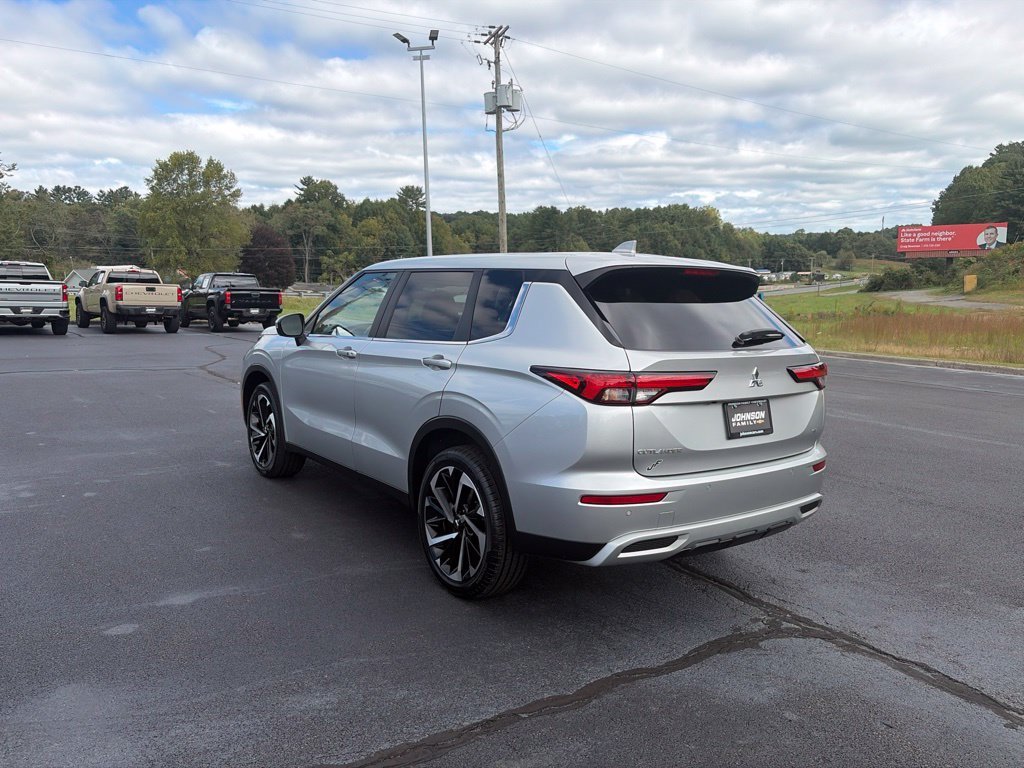Used 2024 Gray Mitsubishi SE image 7