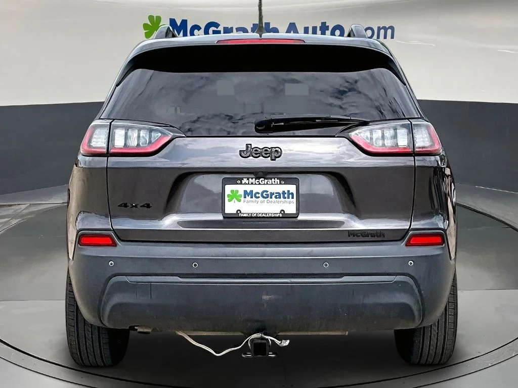 Used 2020 Gray Jeep Latitude Plus image 6