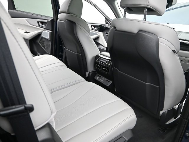 Used 2025  Acura Technology Package image 21