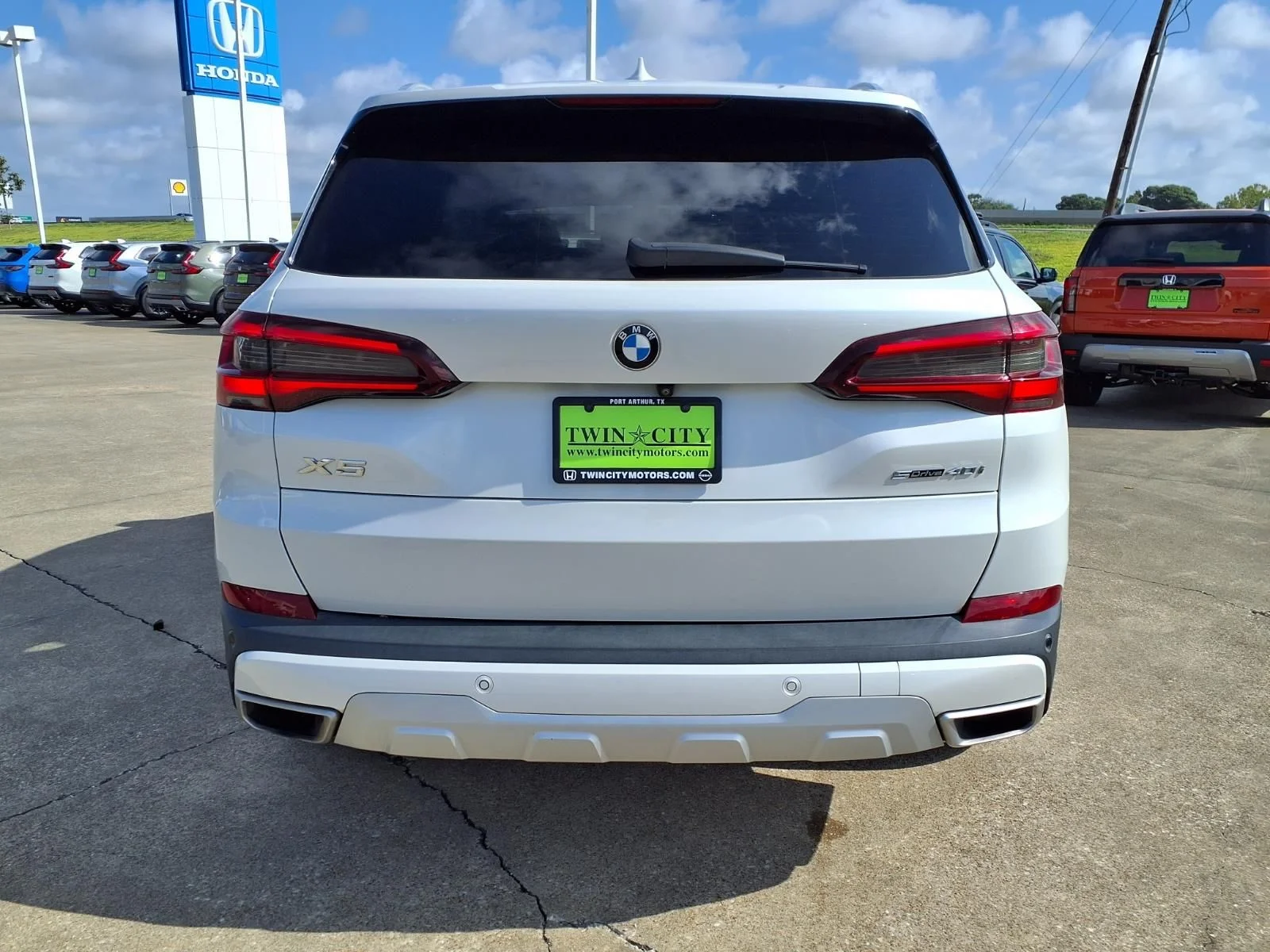 Used 2021 White BMW sDrive40i image 4