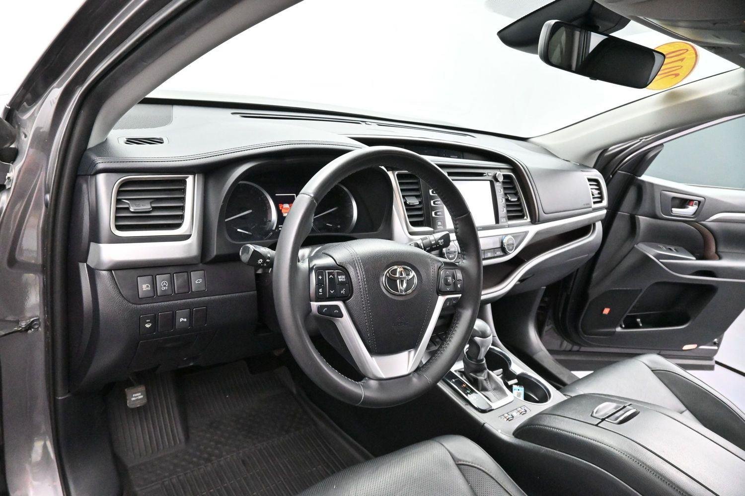Used 2019 Predawn Gray Mica Toyota Limited image 17