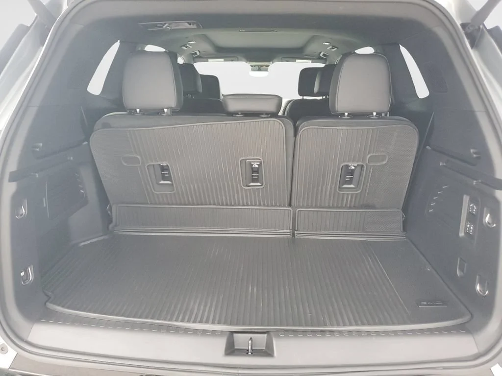 Used 2026 Sterling Metallic GMC Denali image 9