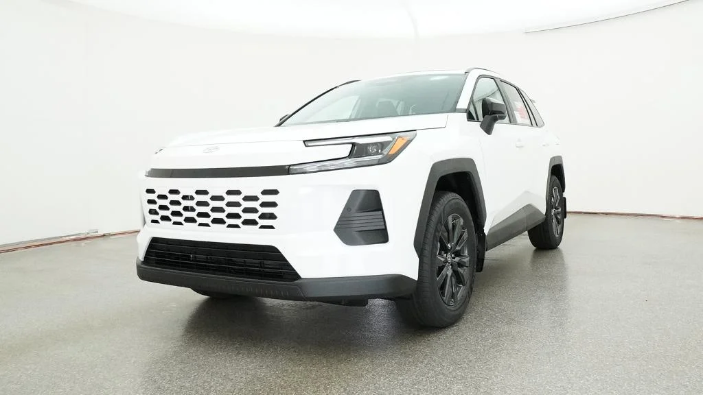 New 2026 Ice Cap Toyota XLE Premium image 19