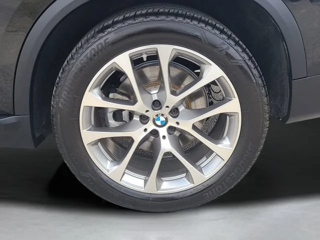Used 2026 Black BMW sDrive40i image 9