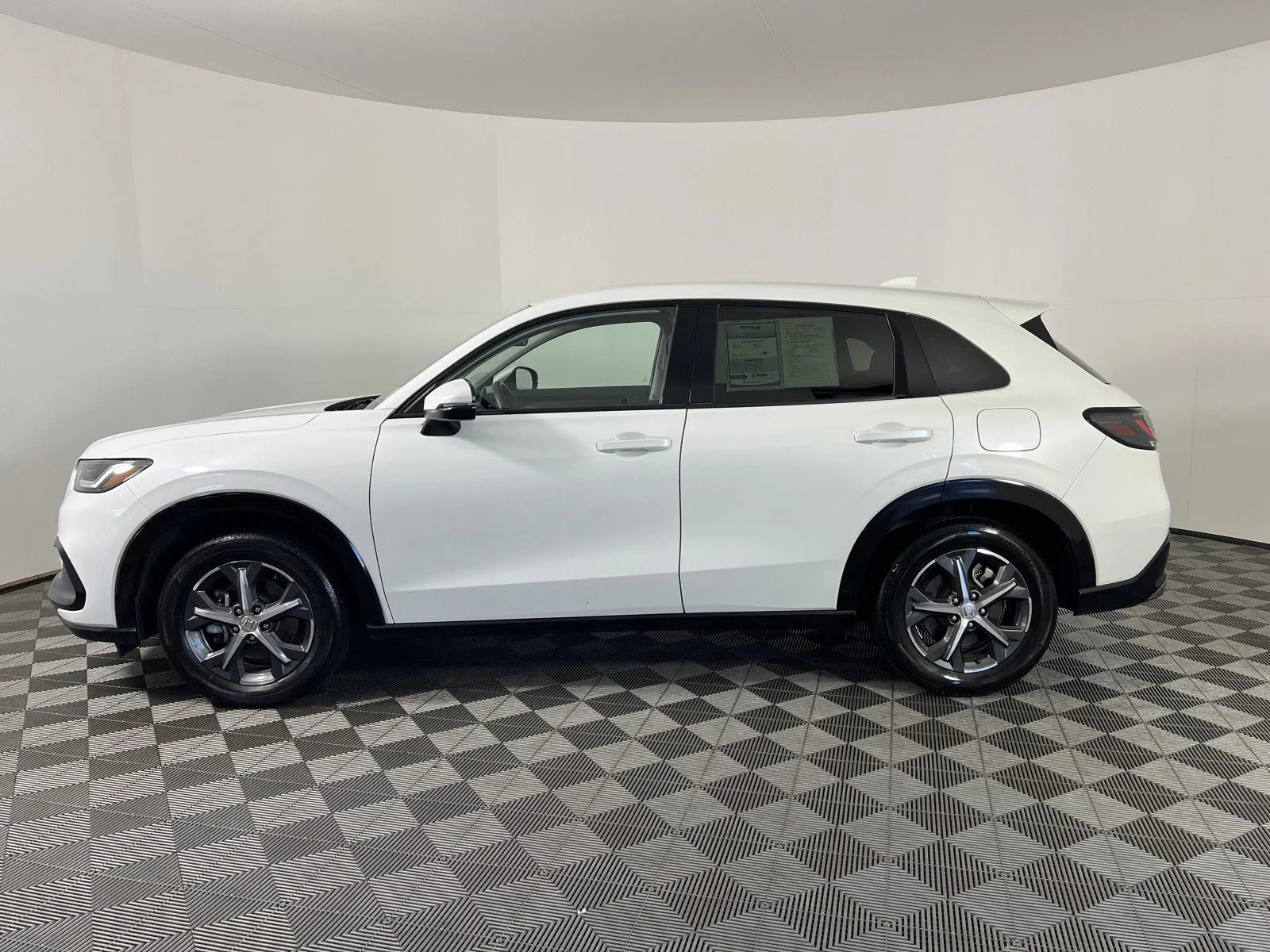 Used 2025 Platinum White Pearl Honda EX-L image 6