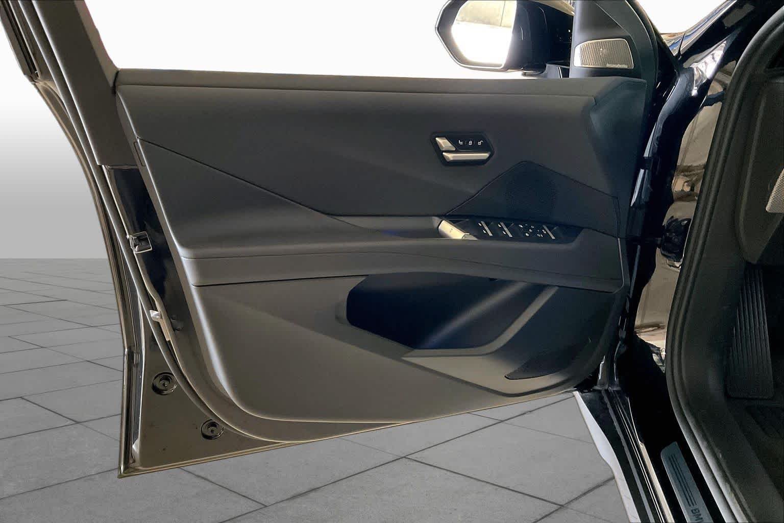 New 2027 Black Sapphire Metallic BMW 50 xDrive image 10