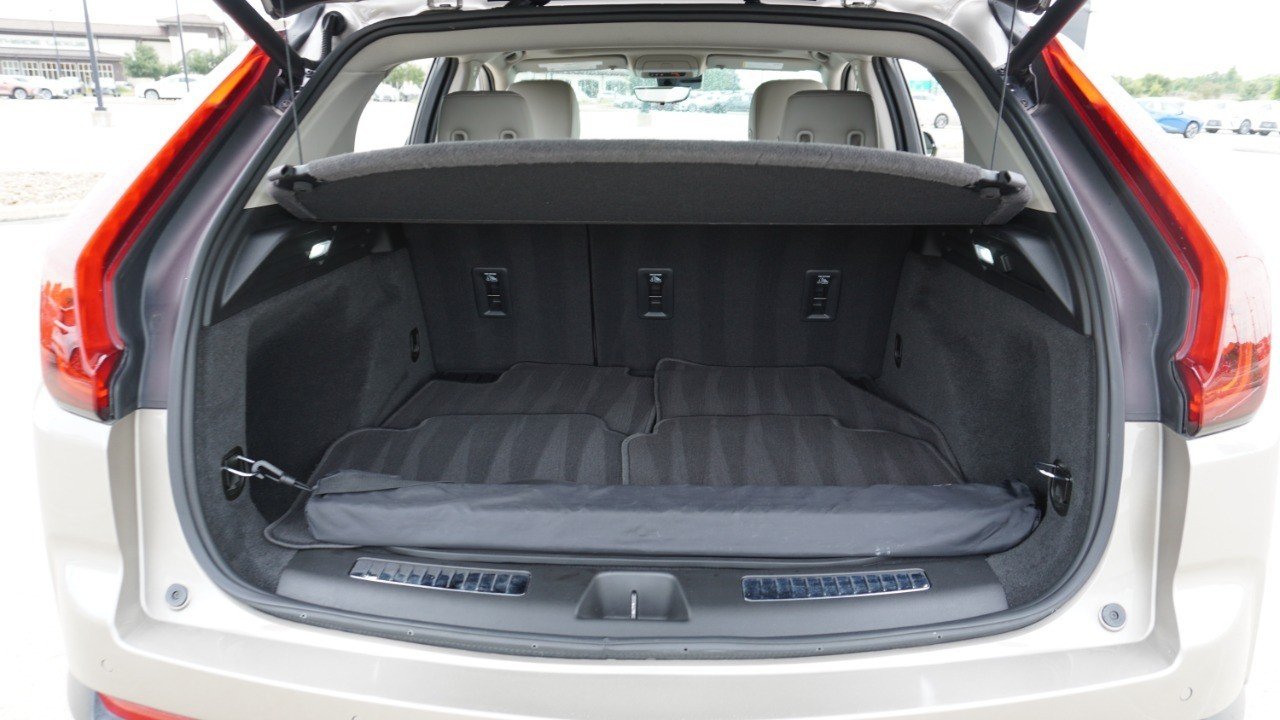Used 2022 Beige Cadillac FWD Premium Luxury image 36