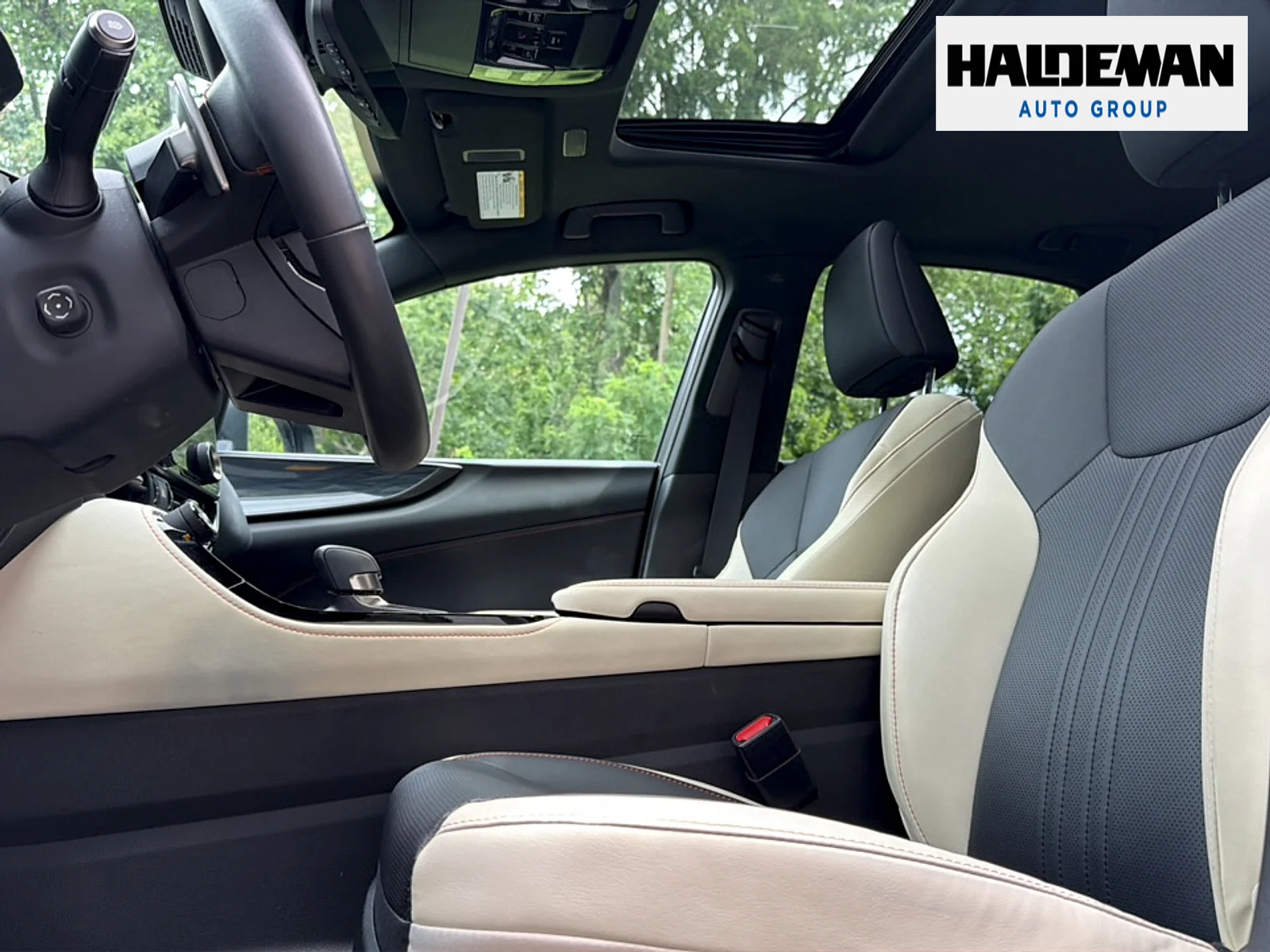 Used 2023 Nori Green Pearl Lexus Premium image 8