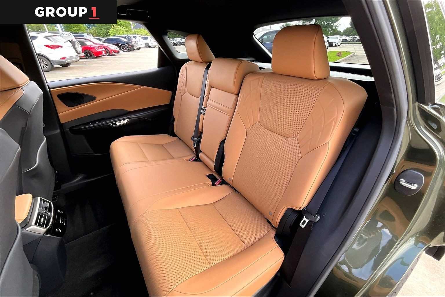 Used 2025 Nori Green Pearl Lexus Premium image 18